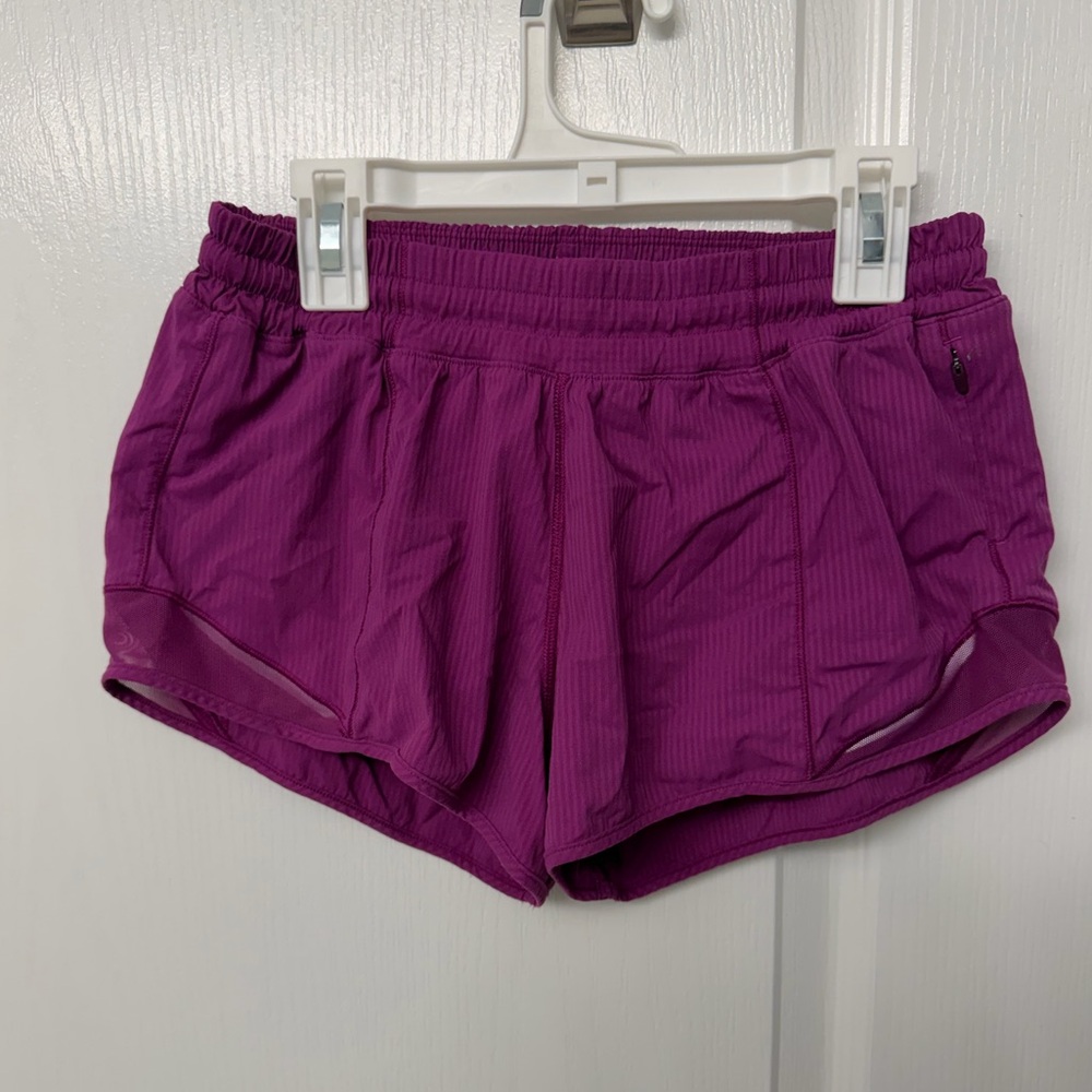 Lululemon Hotty Hot Low-Rise Lined Short 2.5"